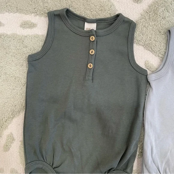 Bundle of Two H&M Baby Exclusive Organic Henley Tank Onesies in Green + Blue - Picture 2 of 3